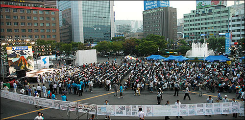 19일 오후 7시경 부산역광장에서 펼쳐진 부산통일대축전. 